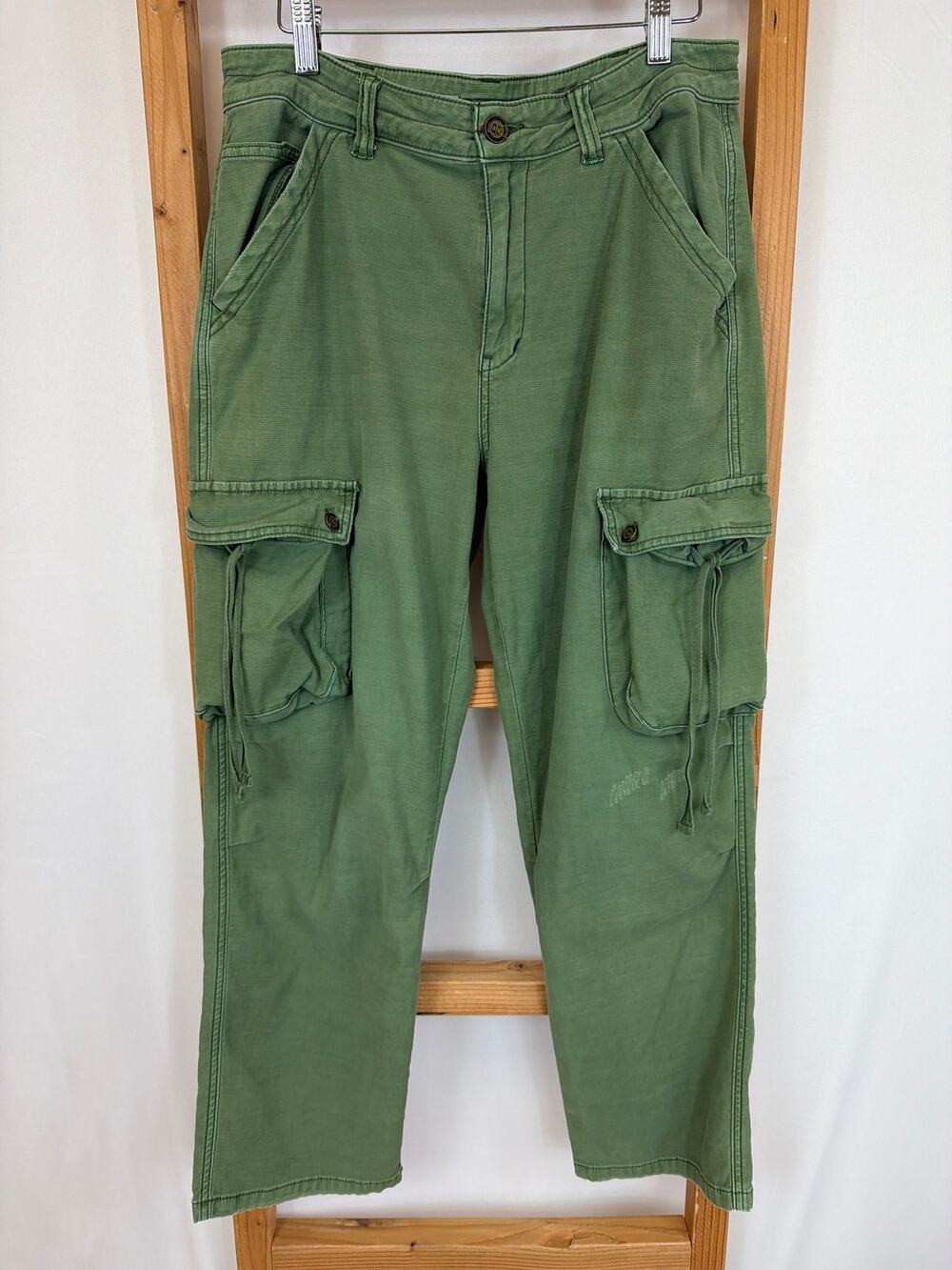 Pilcro Anthropologie Green Cargo Pants  Distressed Detail Size 29